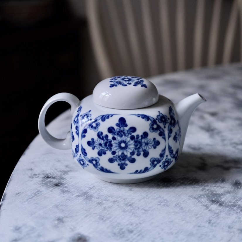 Porcelánová konvice bílo modrá Echt Kobalt 1L