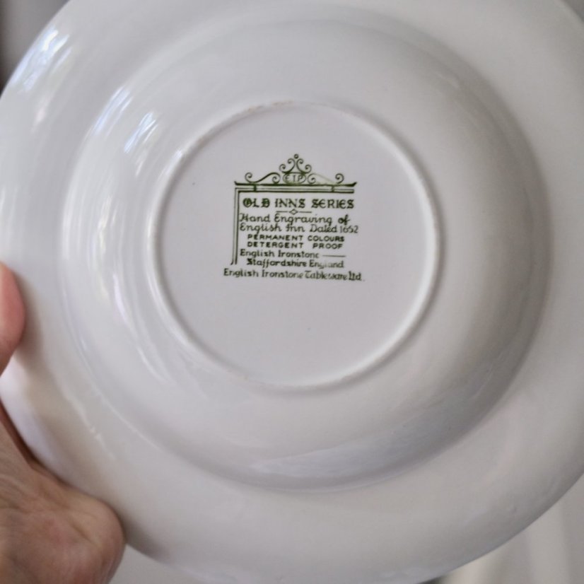 Hluboký zelený talíř 22 cm Staffordshire England
