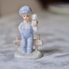 Figurka chlapeček s pejskem 9,5 cm