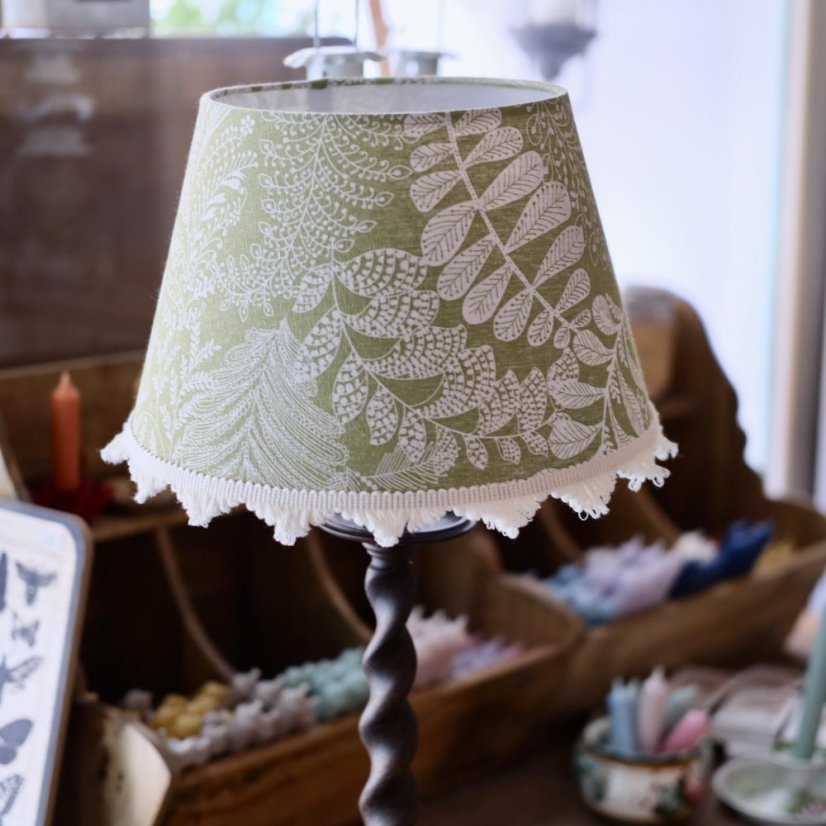Stolní lampa dřevěná zelená 67 cm