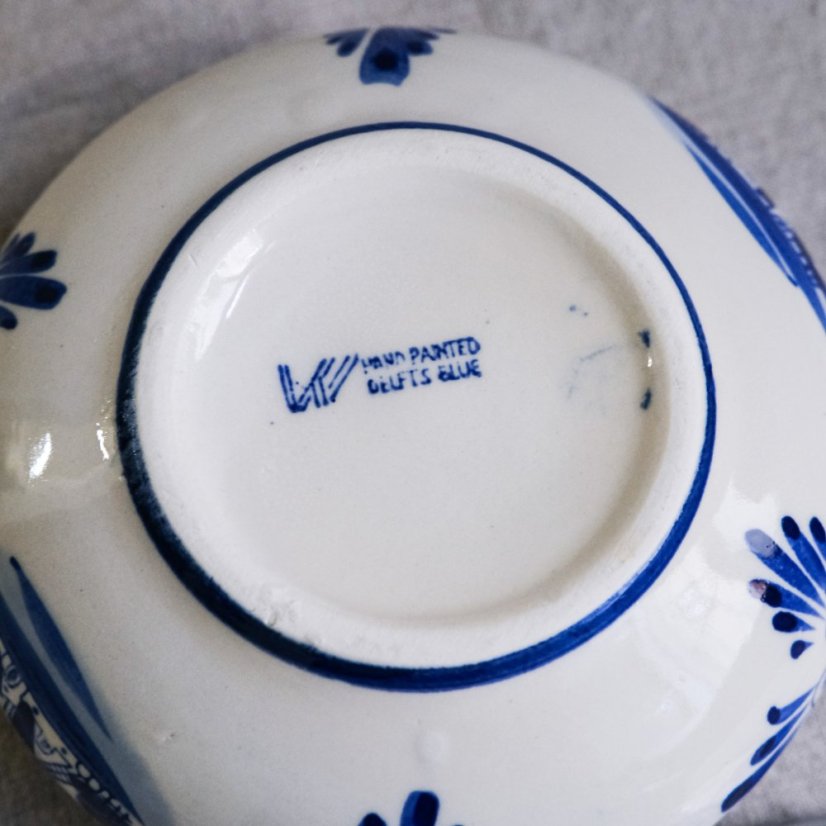 Doza s víkem Delft 14 x 12 cm