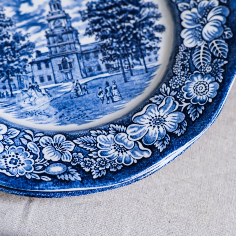 Obědový talíř Liberty Blue Staffordshire England 25 cm