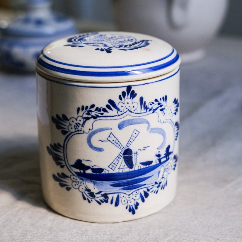 Doza s víkem Delft 13 x 12 cm