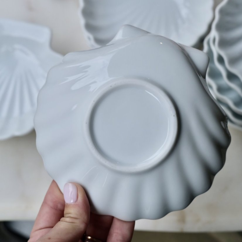 Porcelánový talířek mušle