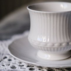 Porcelánový šálek s podšálkem Queens Anglie 15Oml