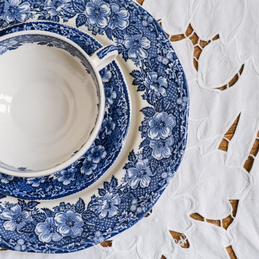 Mělký obědový talíř Woodland - Enoch Wedgwood 25 cm