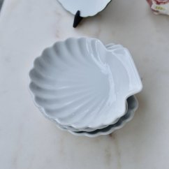 Porcelánový talířek mušle
