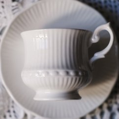 Porcelánový šálek s podšálkem Queens Anglie 15Oml