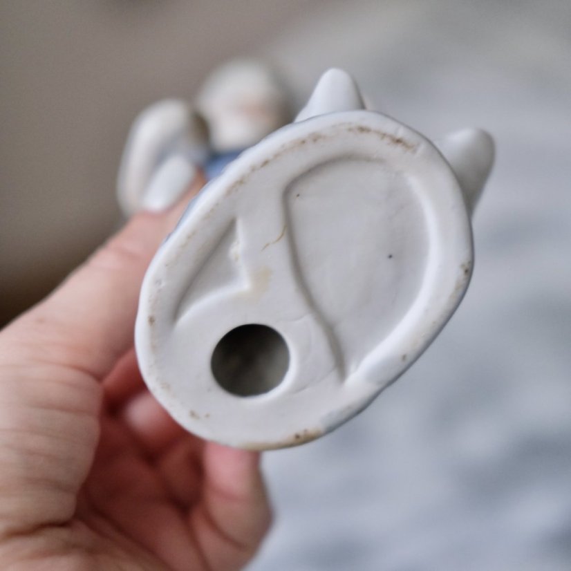 Figurka chlapeček s husy 15 cm