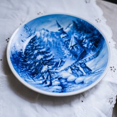 Porcelánový závěsný talíř Winter in Tirol 19 cm Bavaria Germany