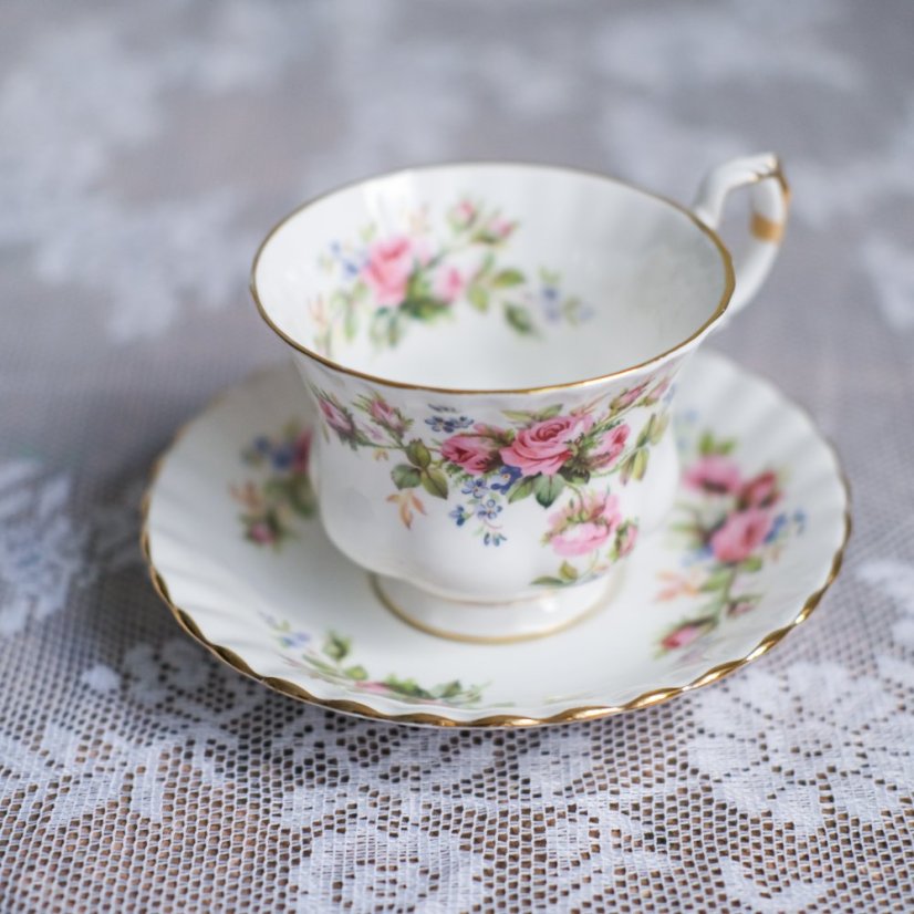 Porcelánový šálek s podšálkem  200 ml - Royal Albert Moss Rose England