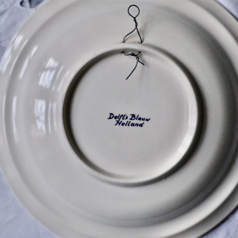 Závěsný talíř Delft 24 cm