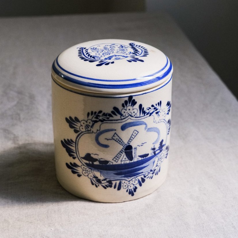 Doza s víkem Delft 13 x 12 cm