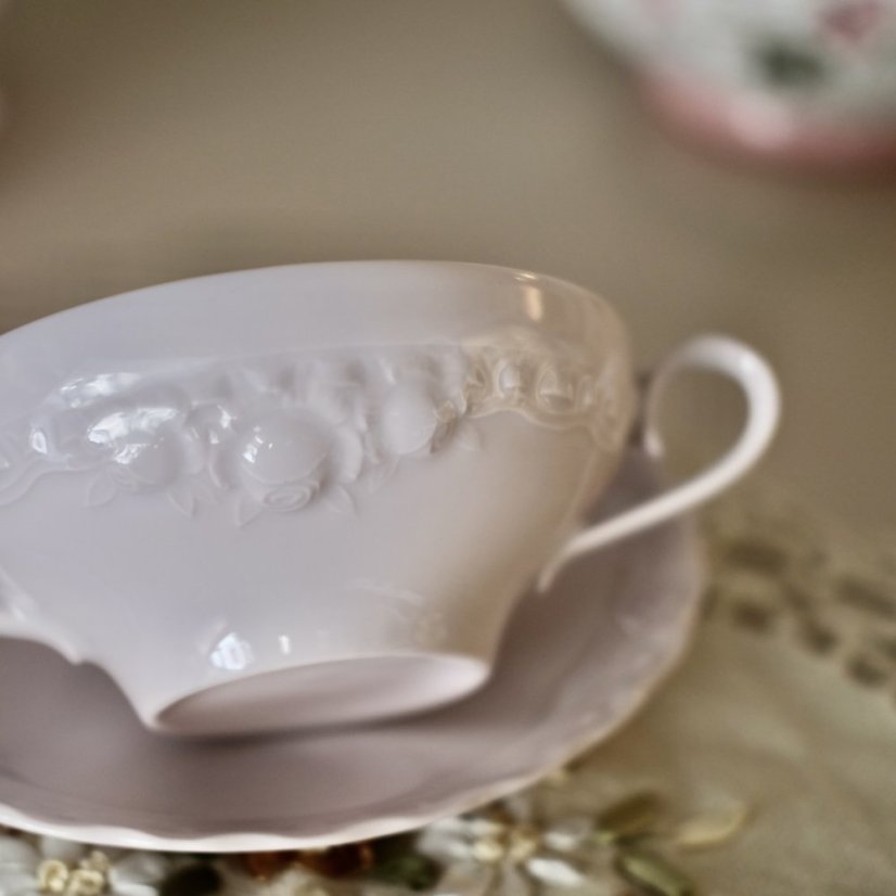 Růžové porcelánové bujónky