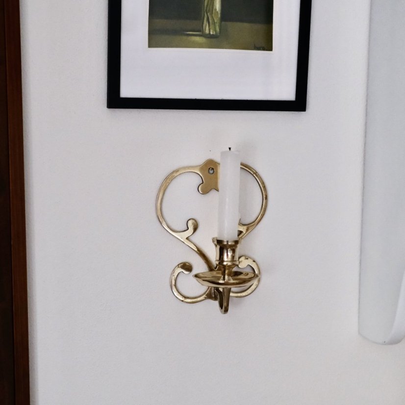 Mosazný závěsný svícen na zeď