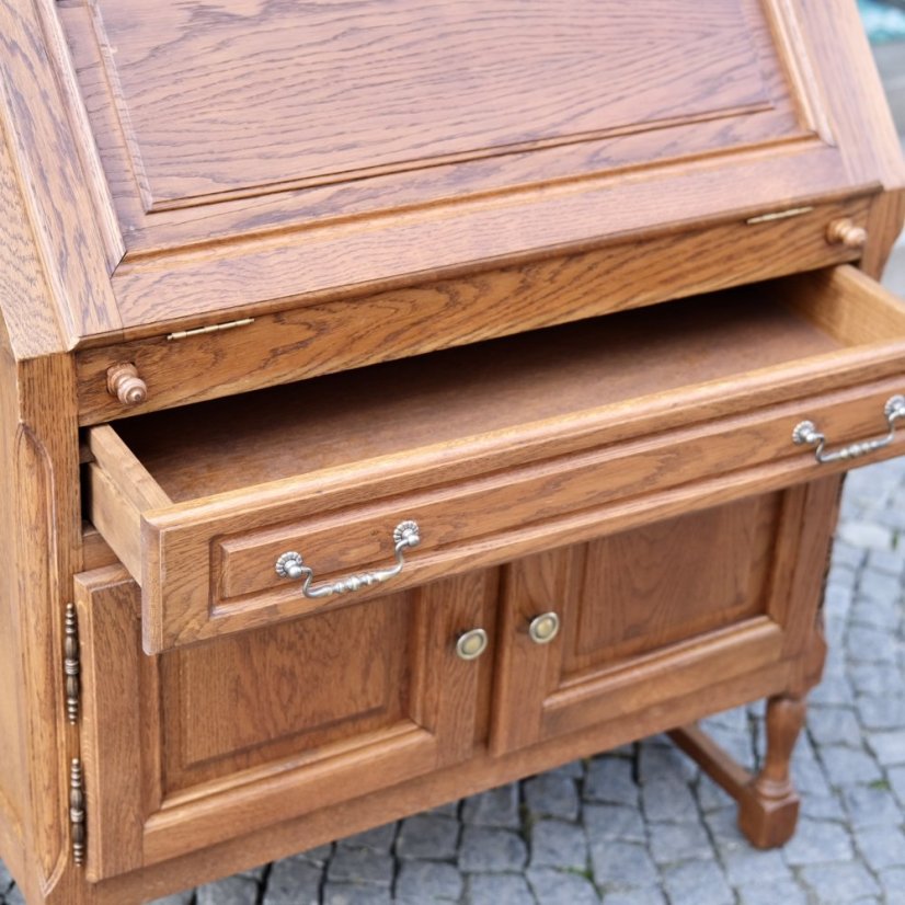 Dřevěný sekretář