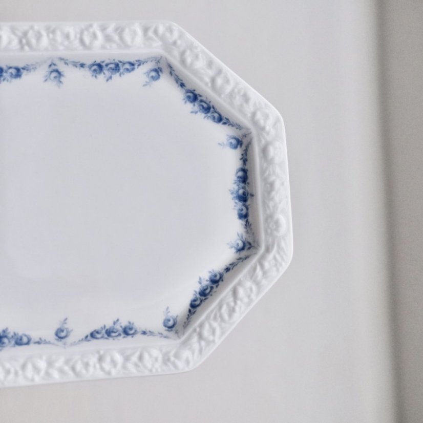 Porcelánový tácek Classic Rose Rosenthal 27.5x16.5 cm