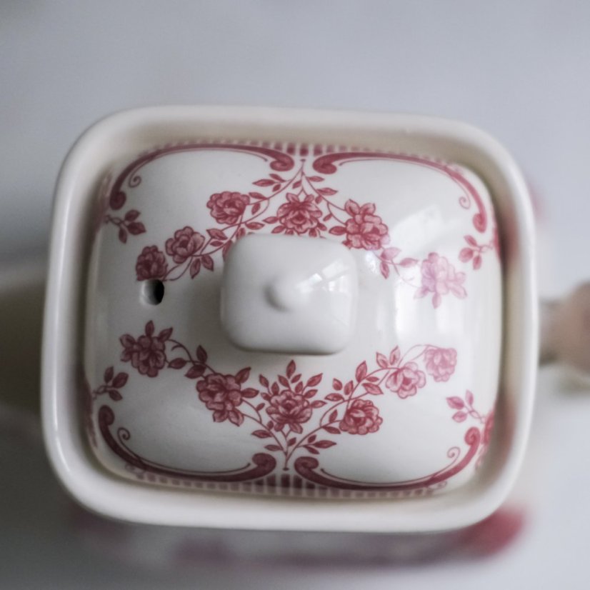 Konvice 1,2 l Staffordshire - England