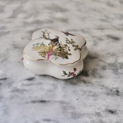 Stoletá šperkovnice z francouzského porcelánu s ruční malbou