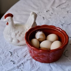 Keramická doza s víkem slepička