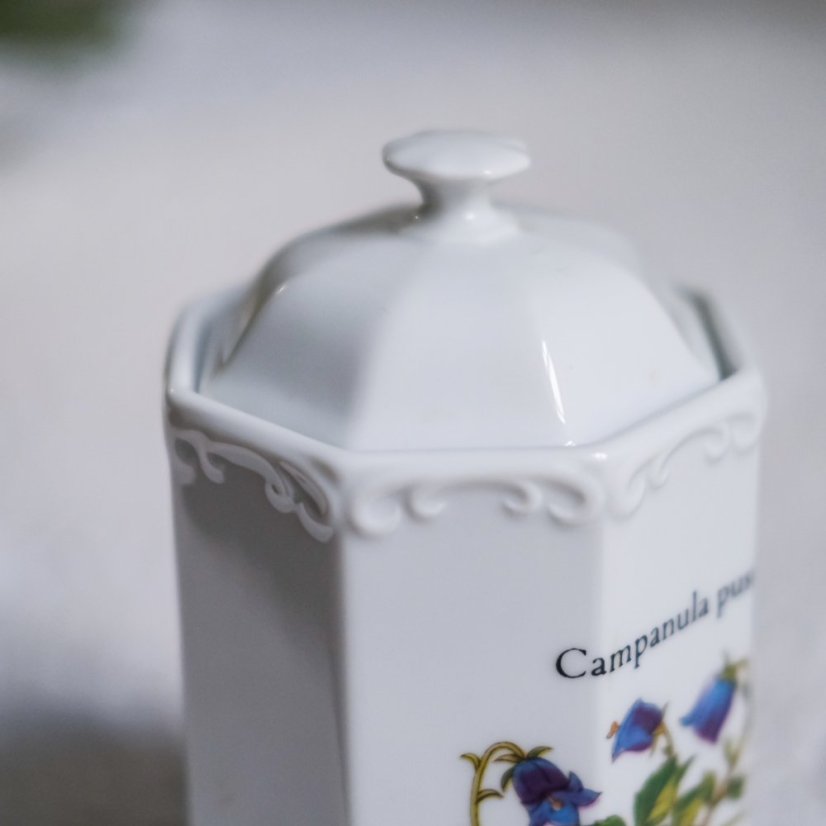 Porcelánová dóza s víkem 14 cm