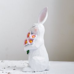 Figurka králík s kytici 29 cm