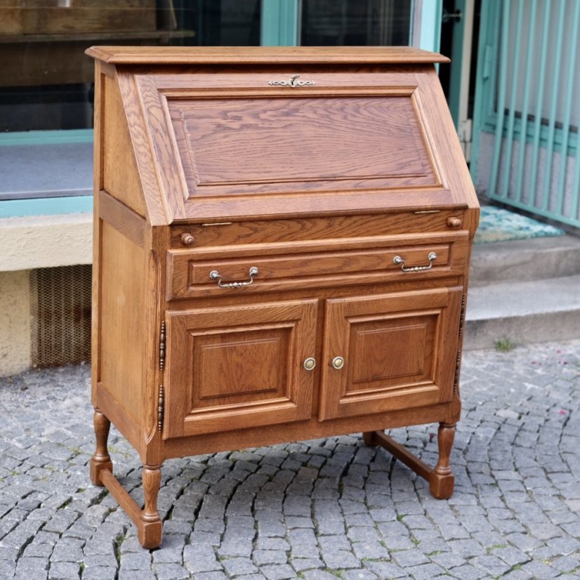 Dřevěný sekretář