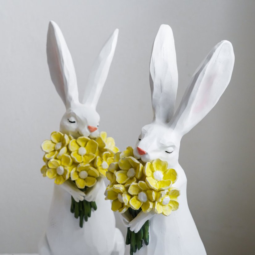 Figurka králík s kytici 43 cm