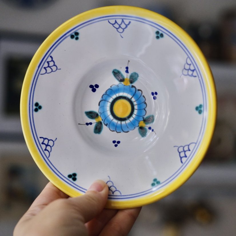 Menší závěsný keramický talíř 15 cm