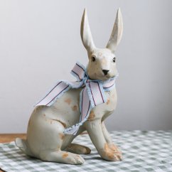 Dekorační zajíc s mašličkou 28cm x 20,5cm