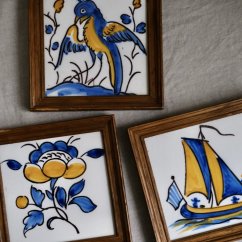 Vintage malovaná kachlička v dřevěném rámečku