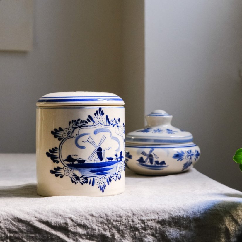 Doza s víkem Delft 13 x 12 cm