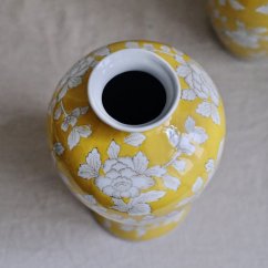 Keramická žlutá váza s květinami 32 x 8,5 cm