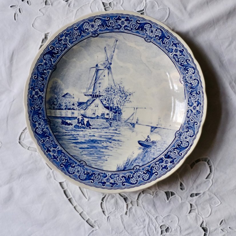 Velký závěsný talíř Delft 31 cm