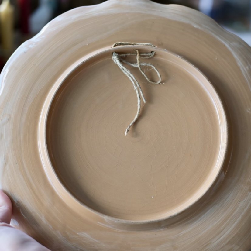 Závěsný keramický tálíř 31 cm