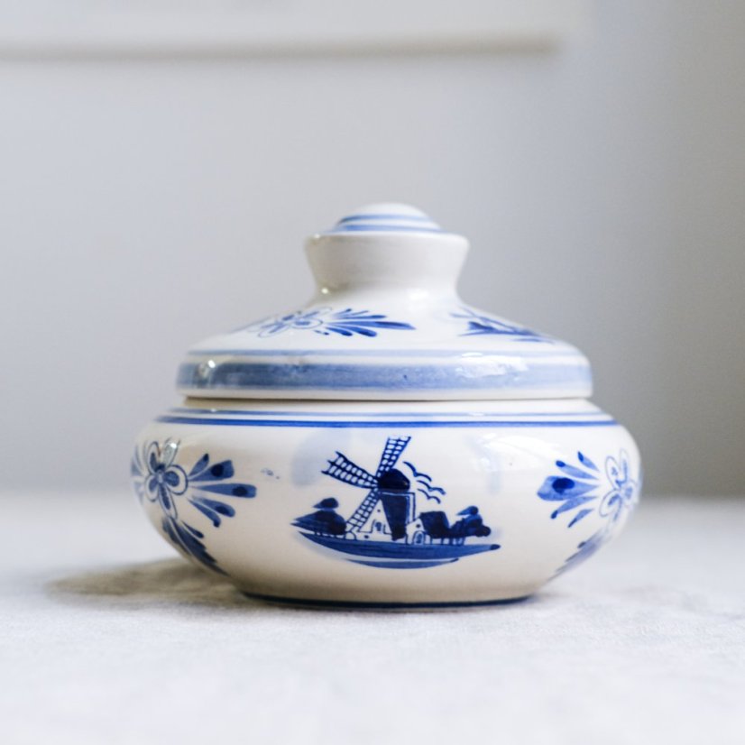 Doza s víkem Delft 14 x 12 cm