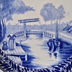 Závěsný modrý talíř 25,5 cm Delft