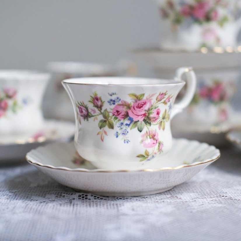 Porcelánový šálek s podšálkem  200 ml - Royal Albert Moss Rose England