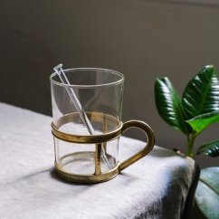 Sklenička  s mosazným držákem a skleněnou míchací tyčinkou