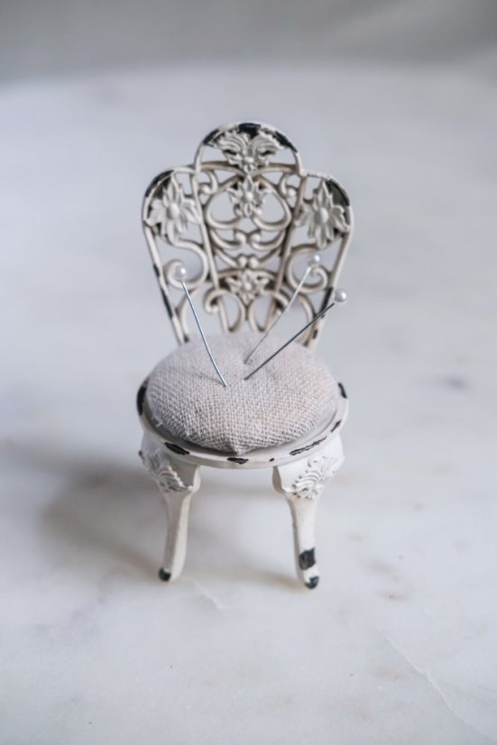 Jehelníček ve tvaru židličky 5x10 cm