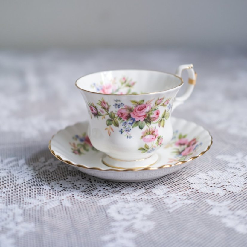 Porcelánový šálek s podšálkem  200 ml - Royal Albert Moss Rose England