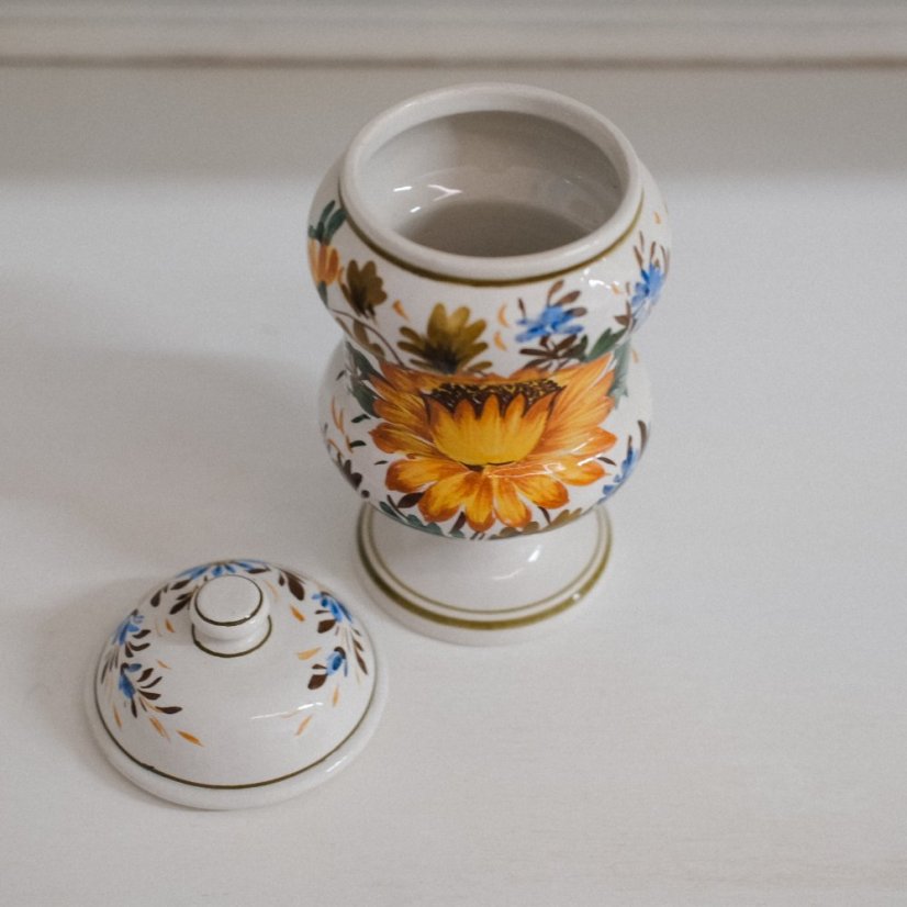 Porcelánová dóza s víčkem