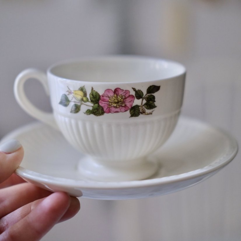 Porcelánový šálek s podšálkem 200 ml Wedgwood Briar Rose