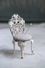 Jehelníček ve tvaru židličky 5x10 cm