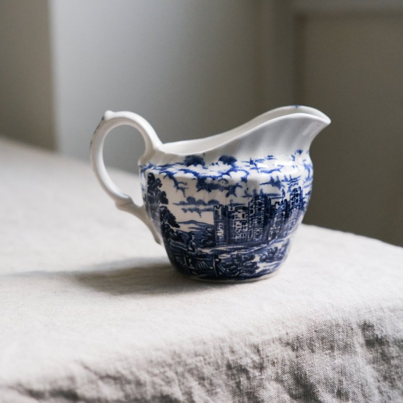 Mlékovka Old Country Castles England