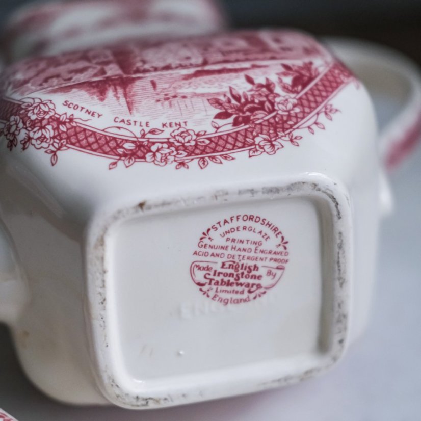 Konvice 1,2 l Staffordshire - England