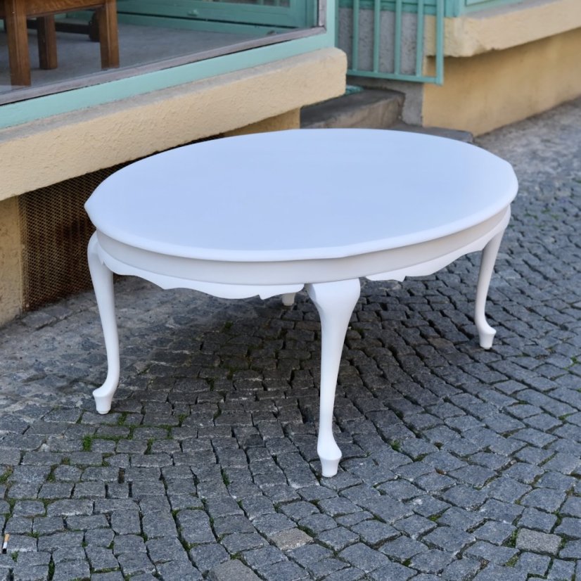 Dřevěný kávový ovální stolek