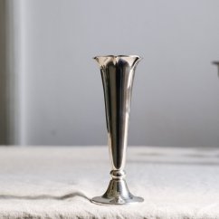 Postříbřená menší váza 15x5 cm