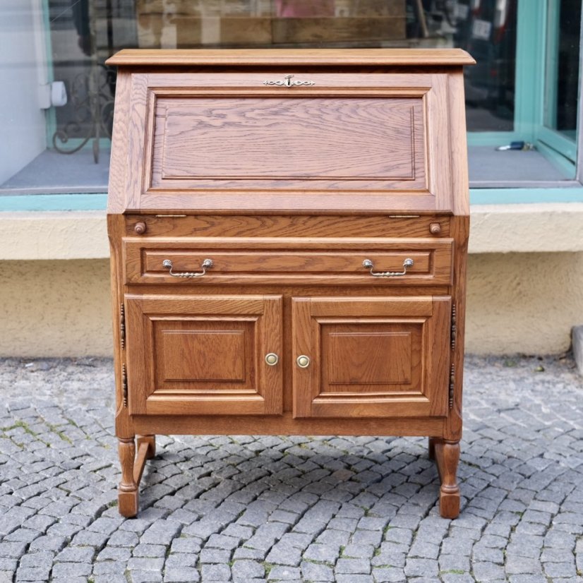 Dřevěný sekretář