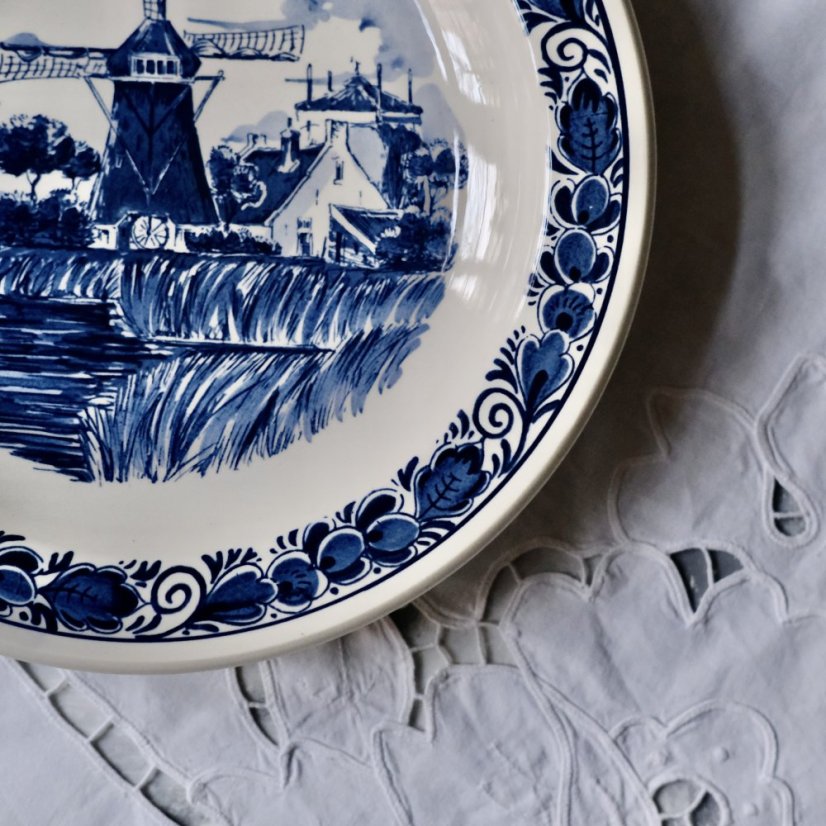 Závěsný talíř Delft 24 cm
